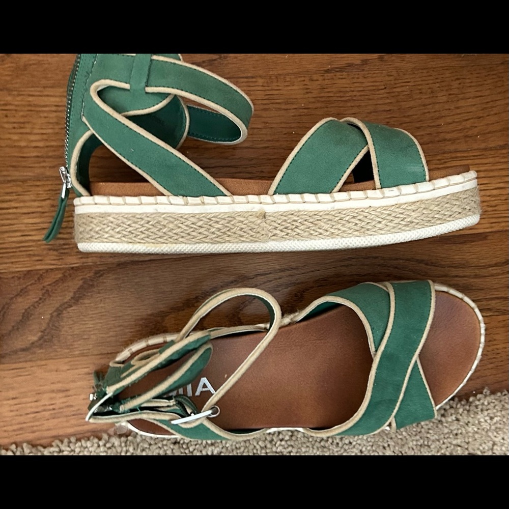 Womens green MIA sandal with RAFFIA heel, size 6